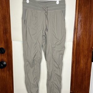 lululemon Studio Joggers Sz 6 Riverstone